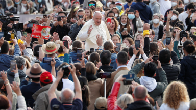 Honrar os idosos e reconhecer sua dignidade, pede Papa