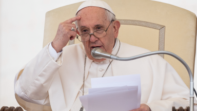 Papa reza por quem sofre com o Alzheimer e pela Ucrânia