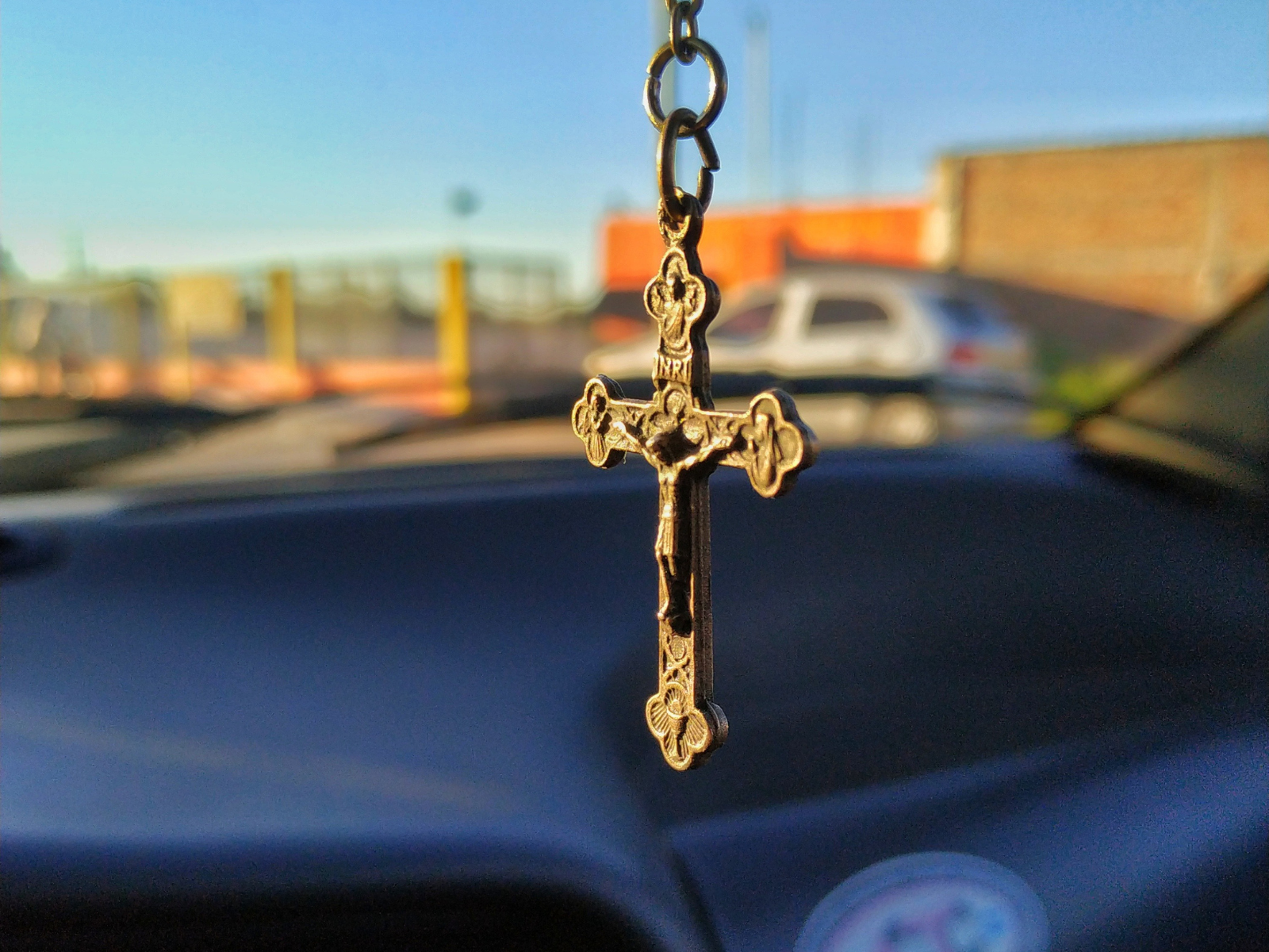 Carro com a Cruz ao centro: a conversão constante do verdadeiro discípulo 