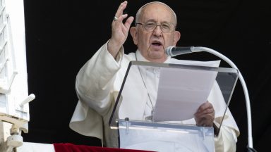 O Espírito nos liberta dos medos e abre portas, afirma Papa