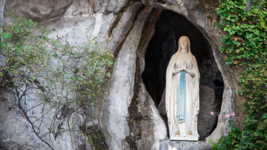 Nossa Senhora de Lourdes, alívio dos enfermos
