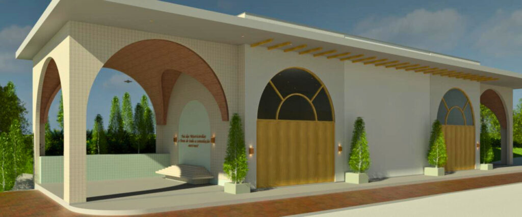 Nova Sala das Graças: A foto mostra uma construção com estilo arquitetônico elegante e religioso. O espaço possui grandes arcos revestidos com textura clara e detalhes internos em tom amadeirado. No centro, há um pequeno altar externo em formato de nicho, onde se encontra uma imagem sacra emoldurada por detalhes decorativos. O local transmite serenidade e acolhimento, cercado por vegetação verde e um caminho pavimentado em tons terrosos. Plantas ornamentais em vasos alinhados ao longo da fachada completam o ambiente, dando um toque de harmonia e beleza.