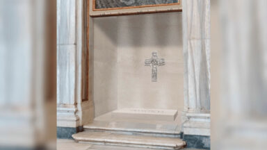 Túmulo do Papa é feito com mármore da terra de seus avós italianos