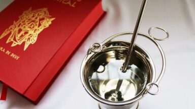 Qual é o significado dos sacramentais na vida cristã?
