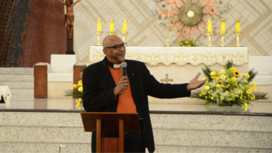 Somos pedras vivas na construção do templo de Deus, diz padre Toninho