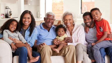 Felizes aquelas famílias que têm os avós perto