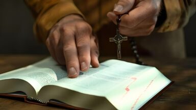 Por que a Bíblia católica é diferente da protestante?