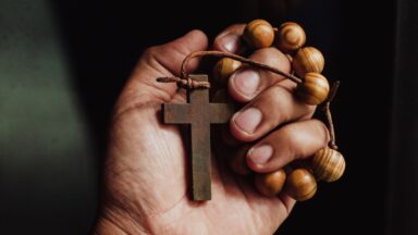 O Santo Rosário é a melhor artilharia contra os demônios e seus seguidores