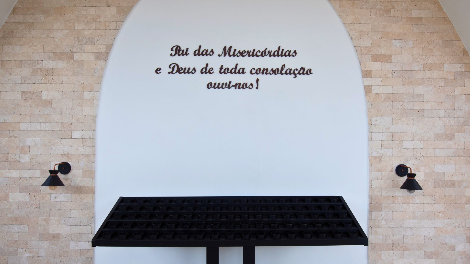 Velário da Nova Sala das Graças do Santuário é inaugurado na festa da Dedicação Velário da Nova sala das graças com a oração Pai das Misericórdias e Deus de toda consolação ouvi-nos