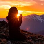 espiritualidade sem religião jovem sozinho buscando sentido