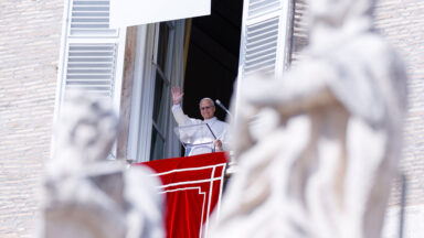 Papa: Cristo transfigura as chagas da história e ilumina o coração do homem