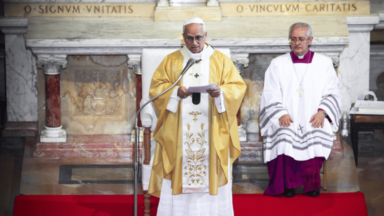 É na fraqueza humana que se manifesta a força de Deus, frisa Papa