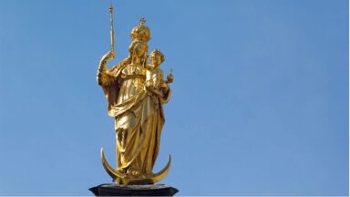 Maternidade espiritual: a vocação e a essência da mulher segundo João Paulo II