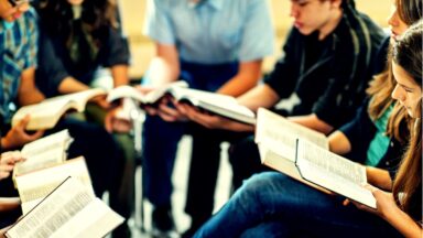 A vocação do catequista: Muito mais que uma tarefa, um chamado de Deus