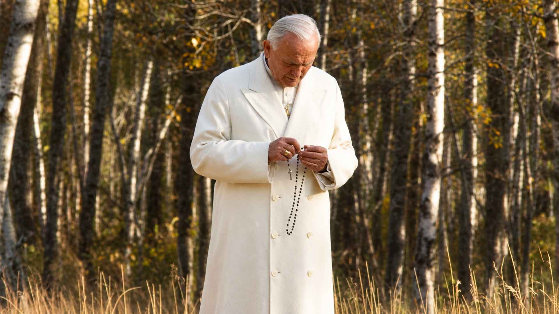 Descubra a devoção de São João Paulo II ao Santo Terço, a criação dos Mistérios da Luz e como meditar a oração no dia a dia. Leia e se inspire!