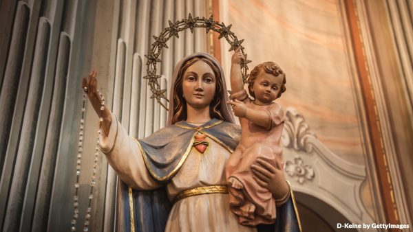 Confiar as orações a Maria