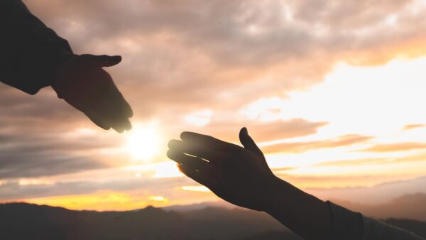 Que possamos viver curados, sabendo quem nós somos e o que nós não somos. Sem esquecer que o Deus que me ama, também ama aquele que me odeia.