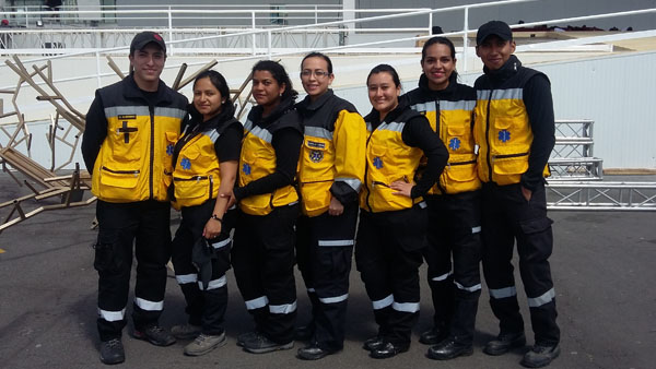 Osvaldo (primeiro à esquerda) reunido com equipe da Universidade de Carreiras Médicas / Foto: Jéssica Marçal