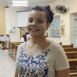 Jovem testemunha um gesto de carinho de nossa senhora de Fatima