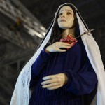Contemplar o Crucificado com Maria