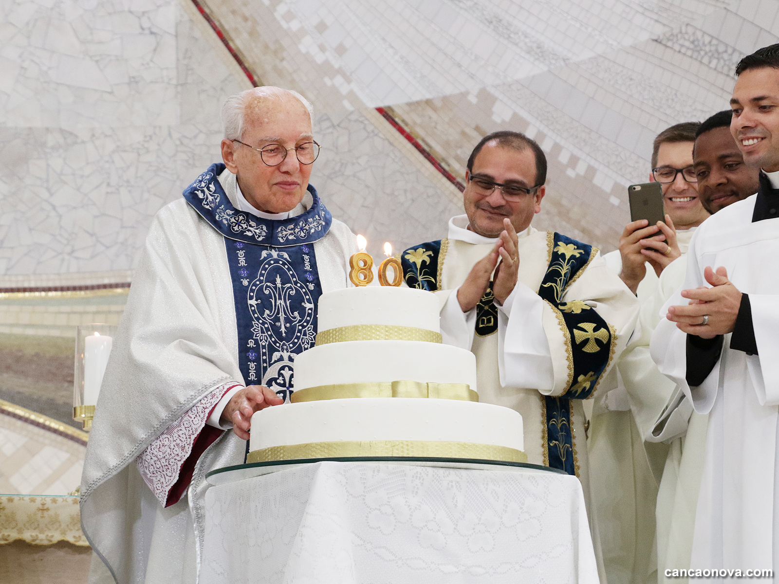 Monsenhor Jonas Abib preside missa em seu aniversário de 80 anos